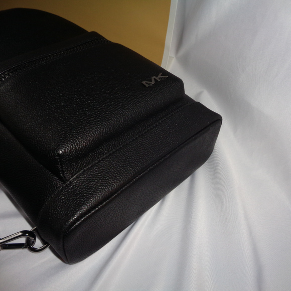 MICHAEL KORS COOPER SLINGPACK MENS - Picture 5 of 7